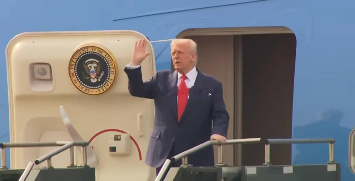 特朗普回应会晤    模拟对话：大统领，吃了晌午饭再走吧，好不容易来一趟。[来]