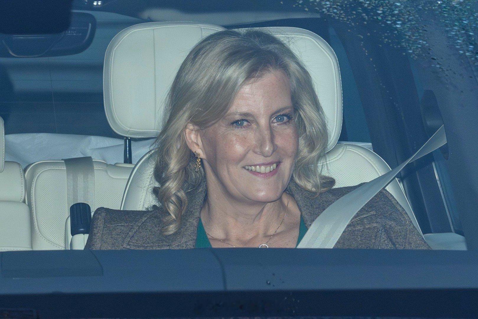 英国王室  值得一提的是，根据公务日志，爱丁堡公爵夫人苏菲12月15日是在英属奥