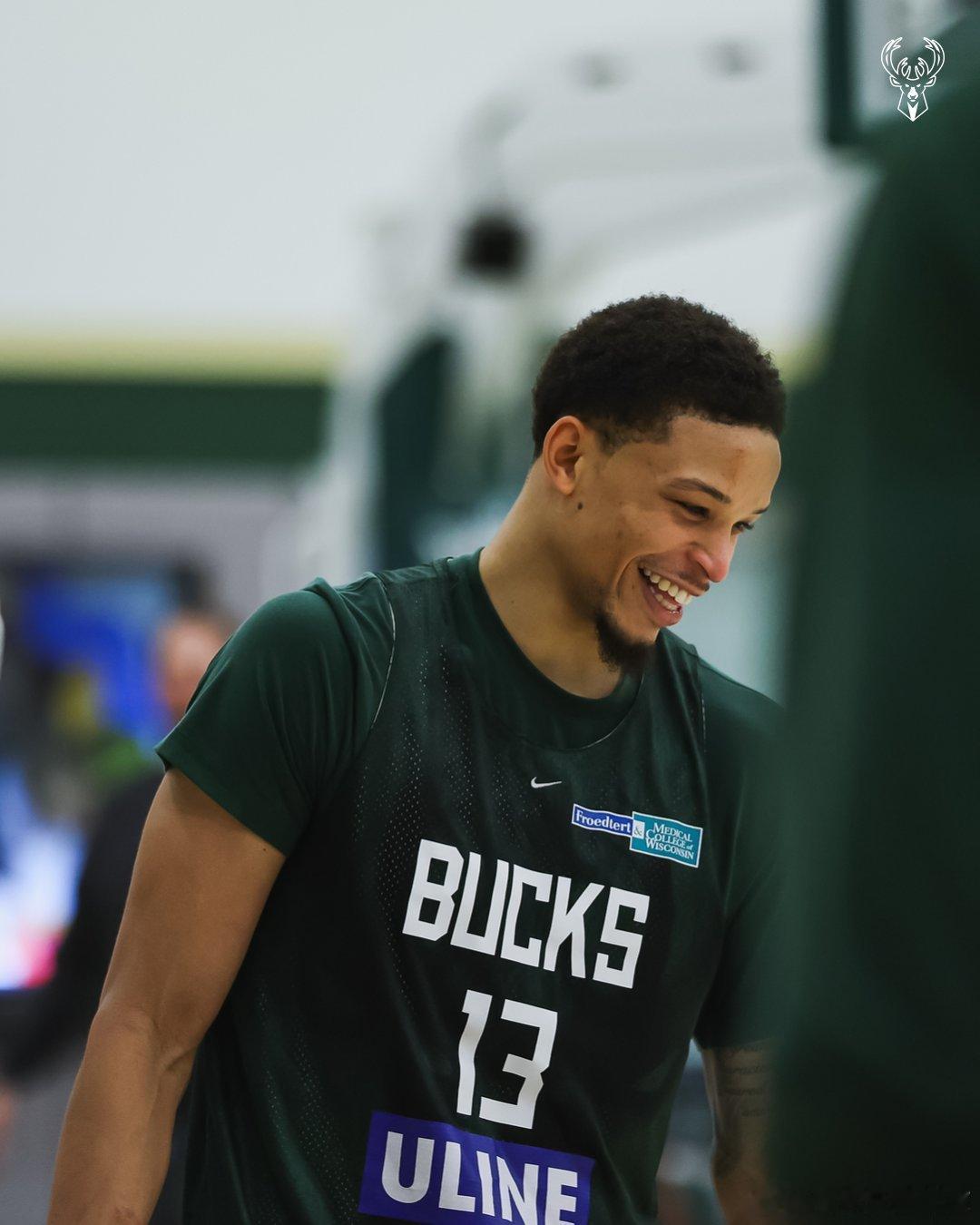 赛前热身备战💪密尔沃基雄鹿[超话]fearthedeer ​​​