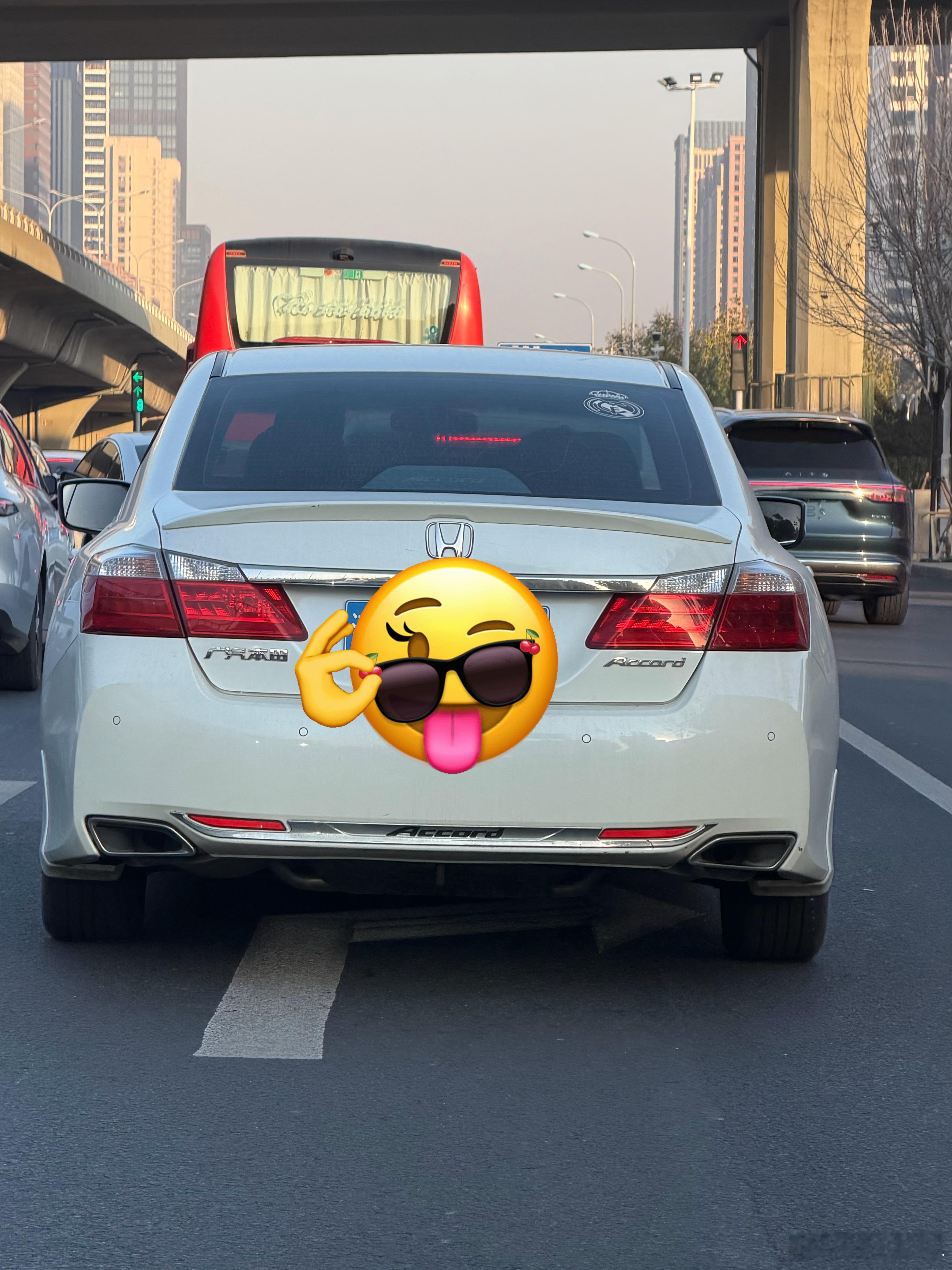 十几年前我买过这个雅阁，公司用，今天路上遇到现在看来还是很耐看，突然想到一款好车