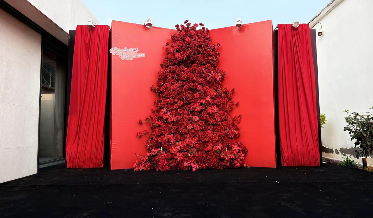 放上梯台太好看了婚礼策划 红色系婚礼搭建 婚礼策划婚礼布置