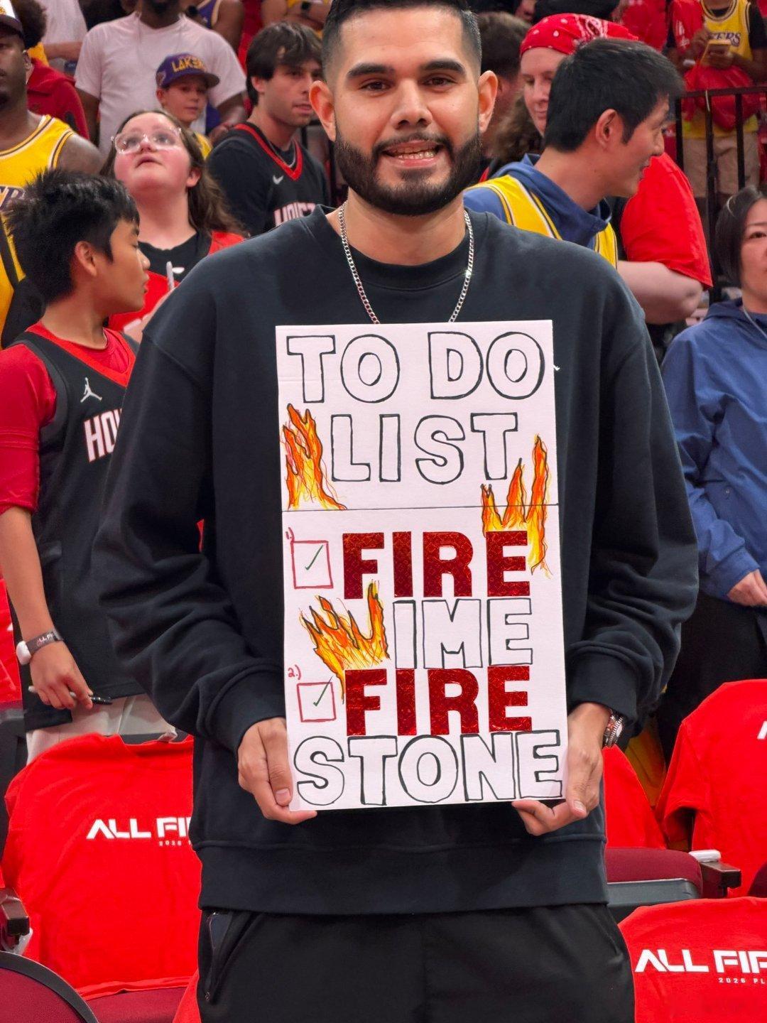 今天现场球迷的呼声：待办事项：✅炒了伊梅 ✅炒了斯通休斯顿火箭nba点赞成金