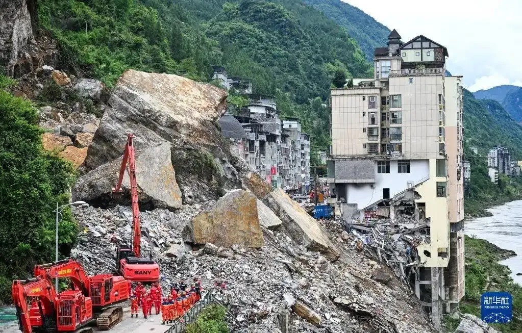 【#重庆彭水新搜寻确认30名遇难者# 】7月17日9时许，重庆市彭水县汉葭街道乌