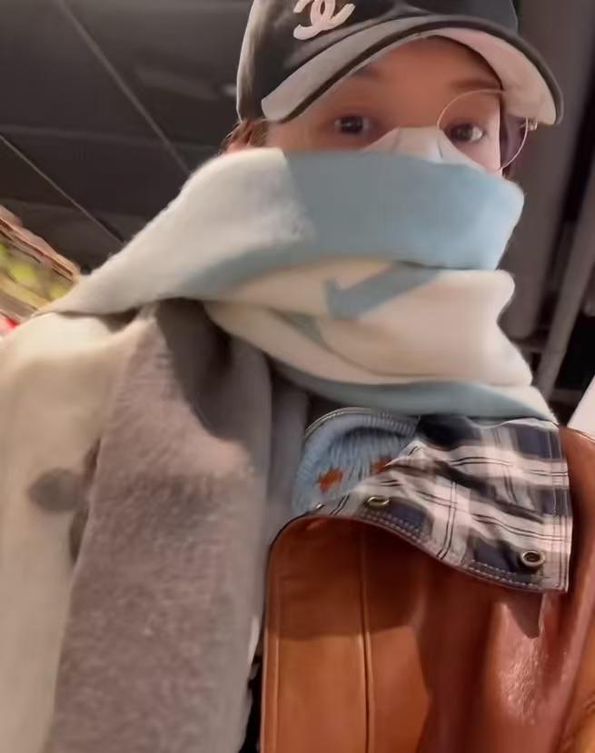 方媛生完三胎后，明显怕冷了！
方媛38岁生三胎，颜值没啥变化，看起来还是像20多