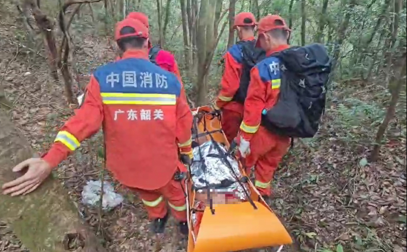 #男子违规登龙斗峰昏迷被救# 【男子登韶关龙斗峰突然昏迷被紧急转移！官方曾发通告