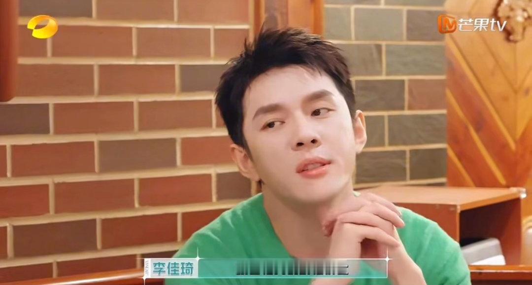 娱乐李佳琦说国货不能陷入刻板印象  我们国货其实真的非常不错！ 