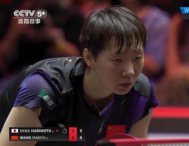 【张本美和在第三局结束后申请医疗暂停】WTT新加坡大满贯女单 1/4 决赛，王曼
