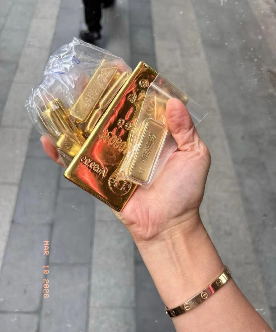 3月10日，今天金价走势真的离谱。

早上8点伦敦金报5123美元/盎司，白天最