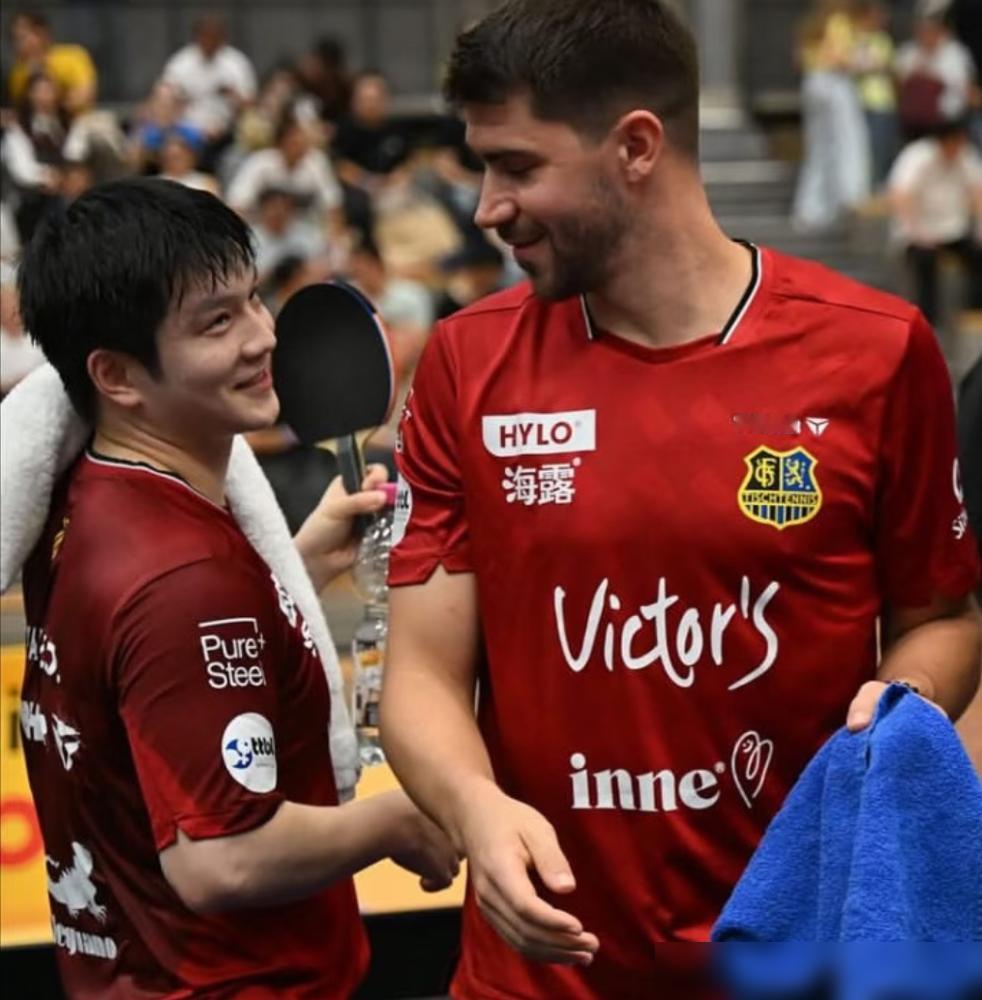 在德国对小胖最照顾的队长弗朗西斯卡这是涨球了吧，能够从世界排名第一的大头手里拿下