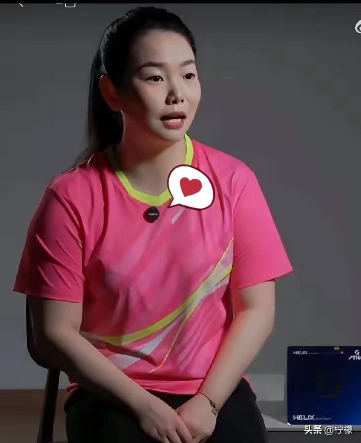 一向低调的何卓佳，这次不再藏着掖着。

接受采访时她话说得直截了当：“到现在，W