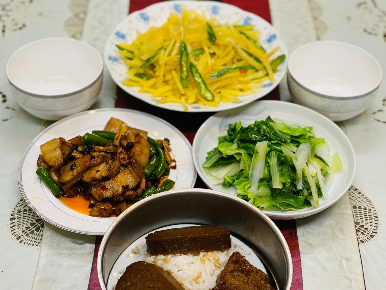 #记录我的一日三餐#我们是近70岁的人了，说老还不觉得，说年轻也不年青了，因为很