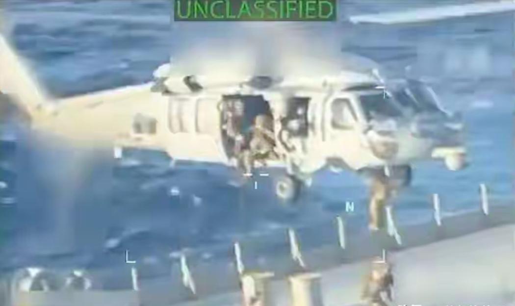 美军强行登船，扣押中国超级油轮，这事情大了！

可能不少人刷到新闻时，只觉得是一