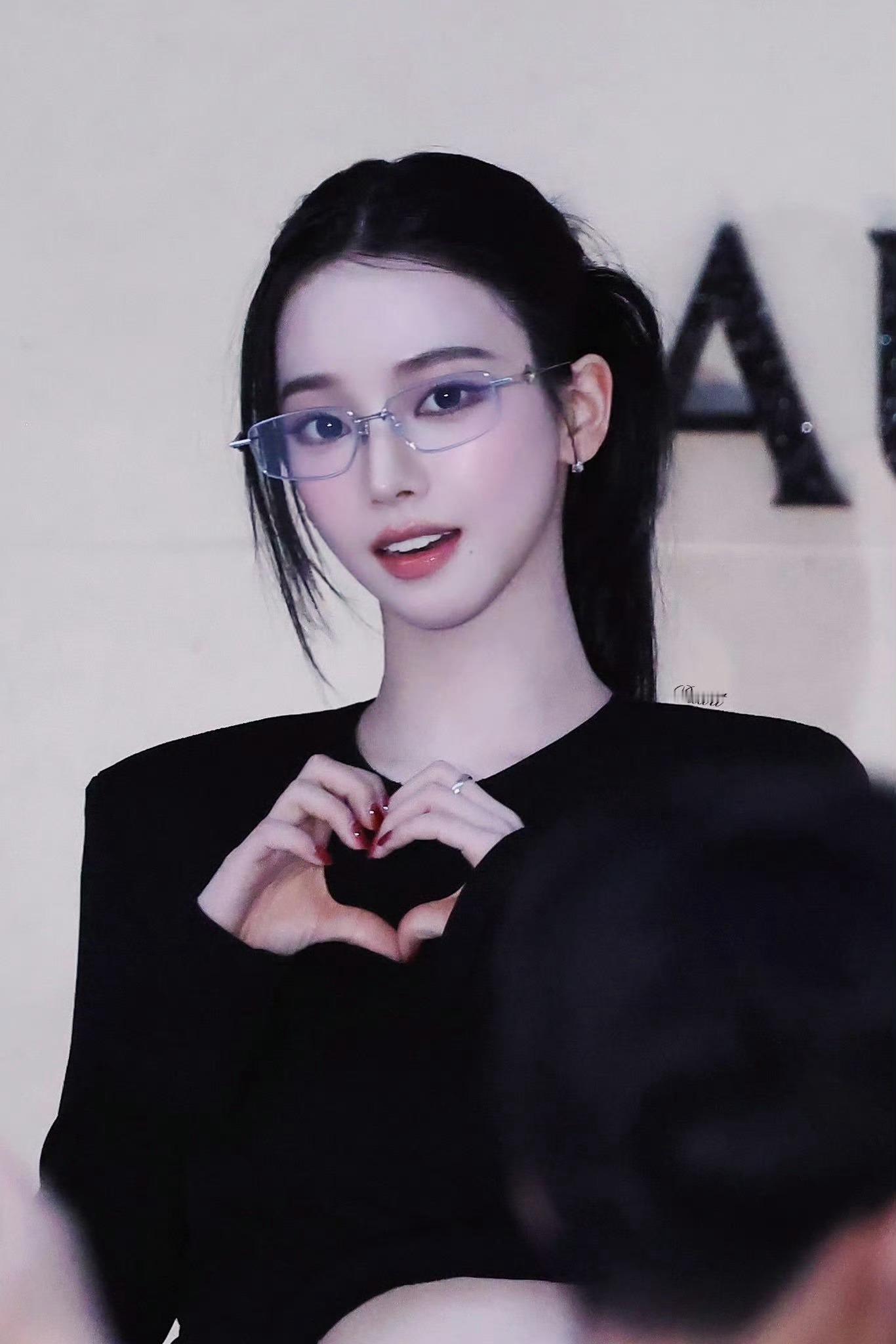 柳智敏这个脸和身材，比ai还ai ​​​