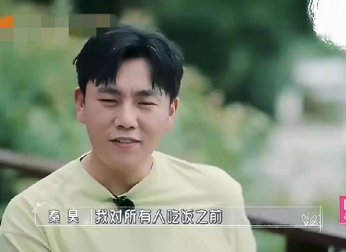 秦昊和伊能静聊天时说很不明白为什么有些人，在吃饭之前要拿手机先拍一圈，然后自己再