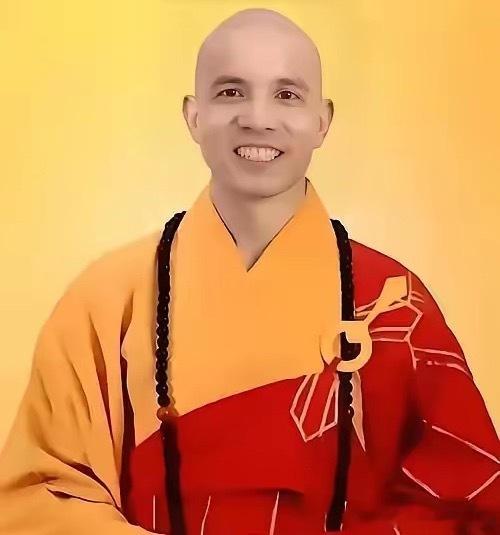 少林寺新方丈释印乐，上任才五个月，寺里的账上就捅出了一个八百多万的窟窿。香客们上
