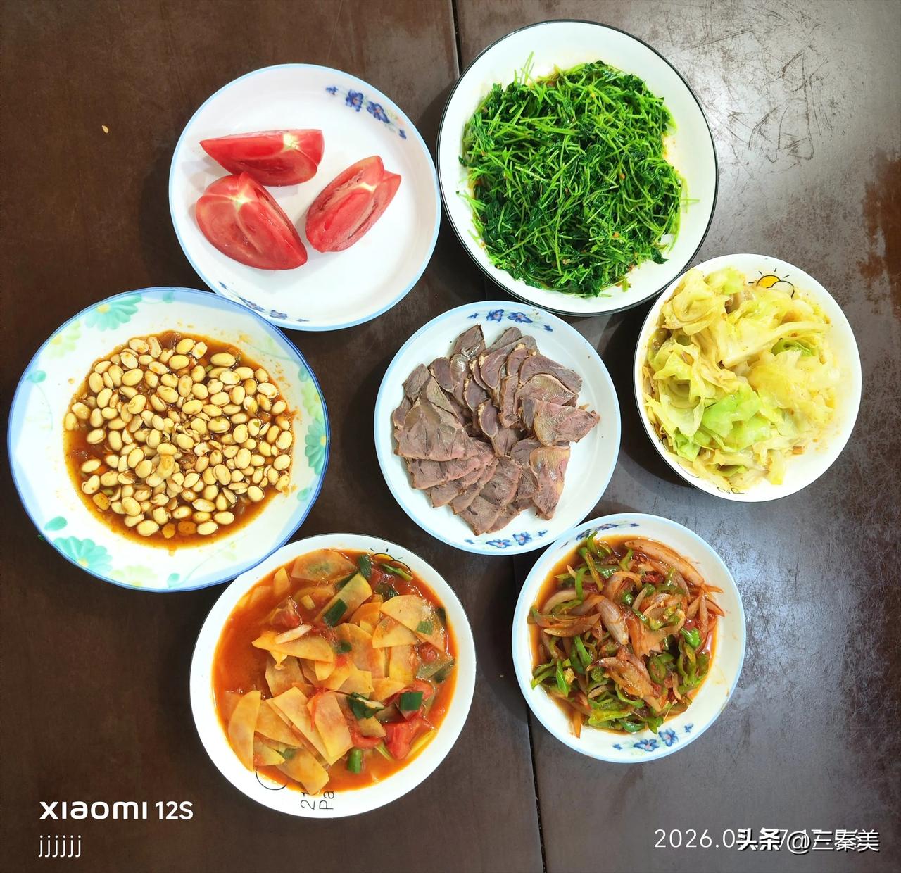 30元食材，藏着最踏实的治愈：晨露般的芽苗菜、泡足8小时的黄豆、薄如蝉翼的番茄土