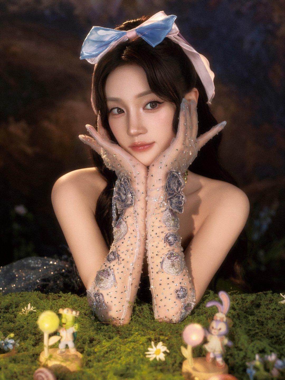 宋雨琦把星空穿在了身上我靠这裙子太适合你了吧，闪闪发光像从星河里走出来的！宋雨琦