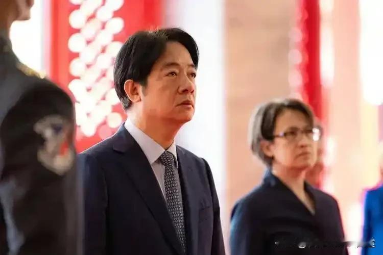 台当局禁台胞参加阅兵，岛内网友炸锅：我们台湾人也是抗战英雄后裔！
 
赖清德这波