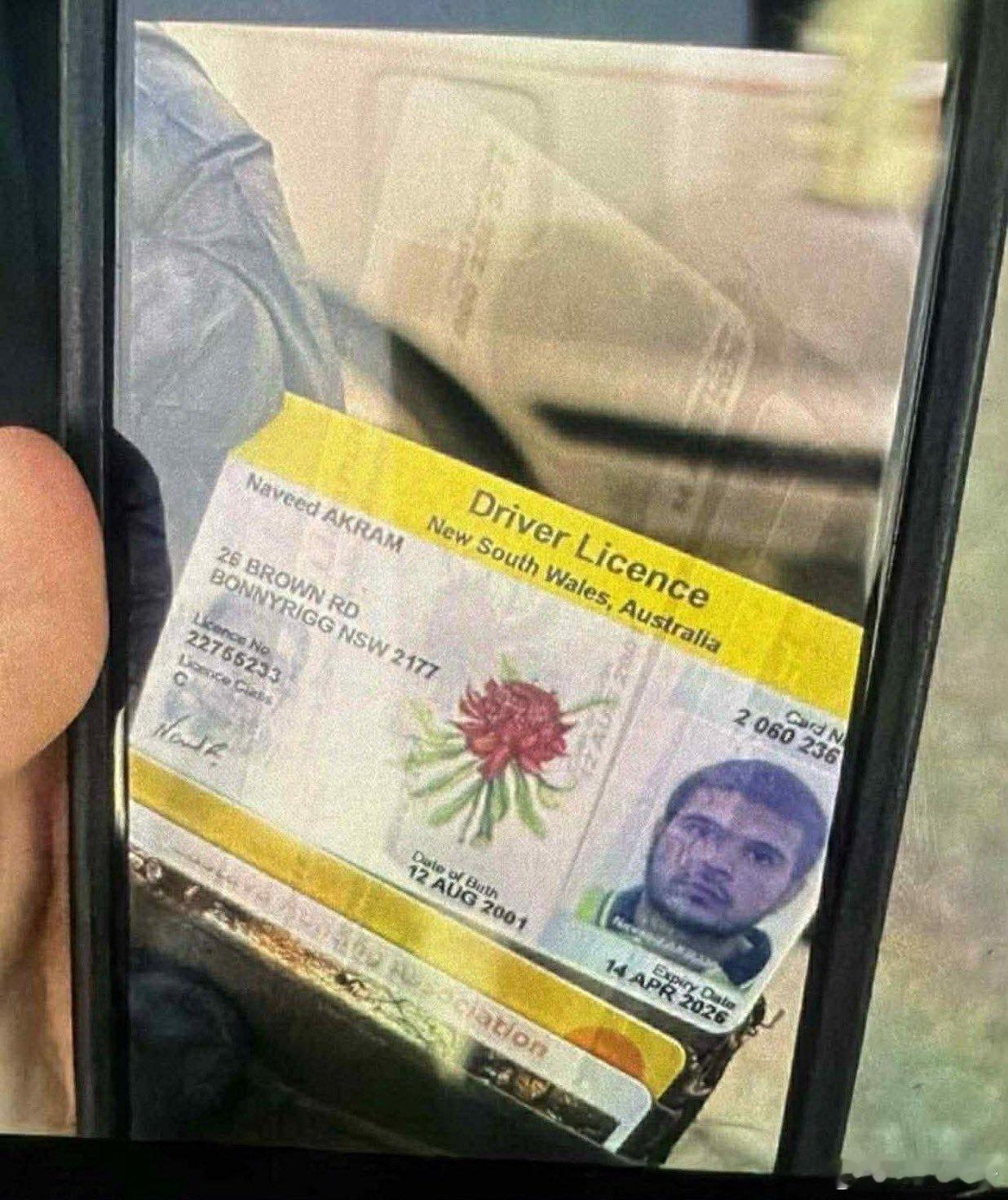 悉尼悉尼枪击事件已造成3人死亡澳大利亚当局已确认，邦迪海滩袭击事件中的一名袭击者