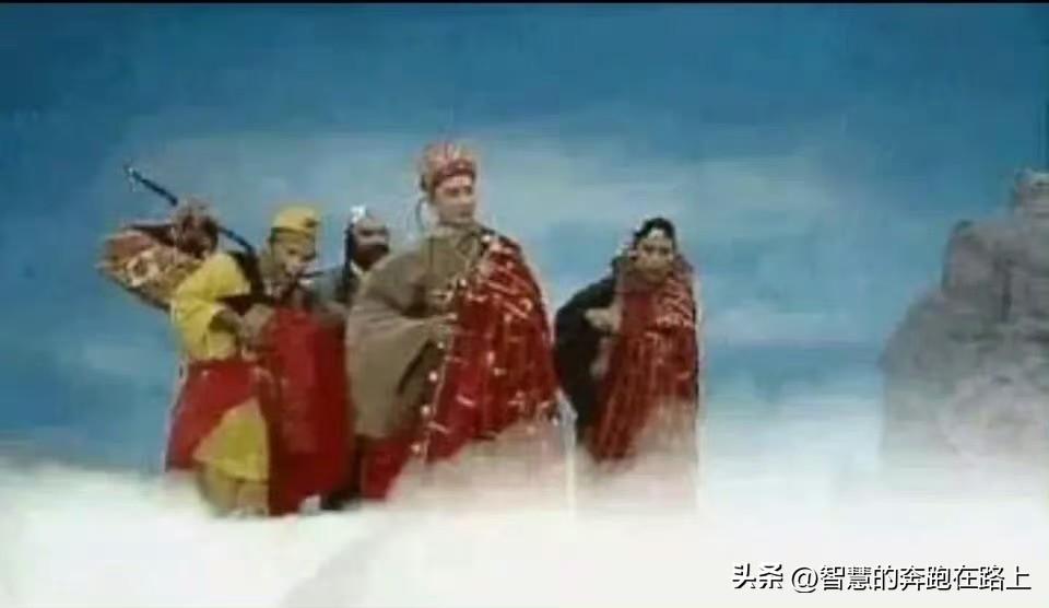 为什么中国的神仙都是竖着飞，外国的英雄都是趴着飞？
