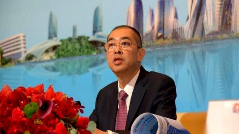 恒大前总裁夏海钧，最近干了件大事。
他想把高达600亿港币的资产，从香港挪走。