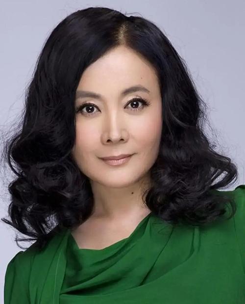 25岁一举成名！40岁才结婚，47岁拿下双料影后，63岁娜仁花活成范本
 
谁能