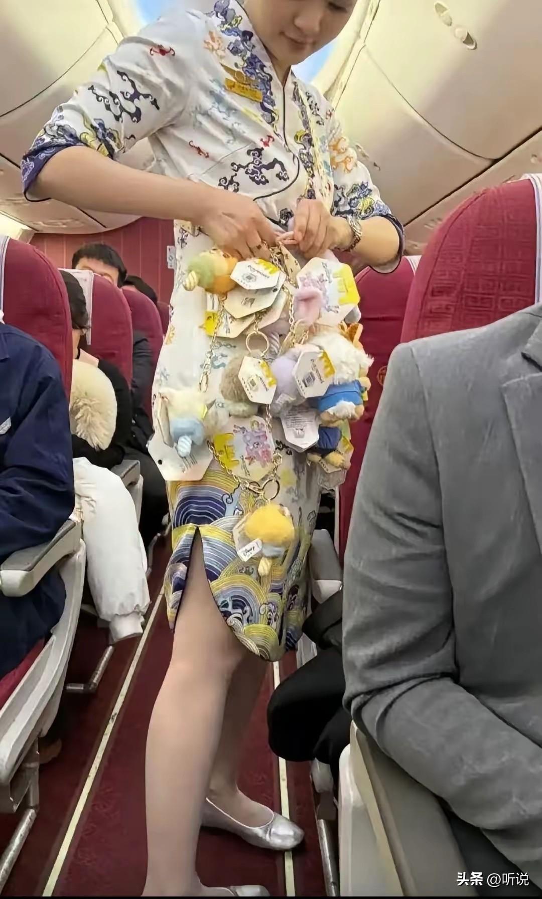 空姐也这么卷，在空中也要推销了吗？