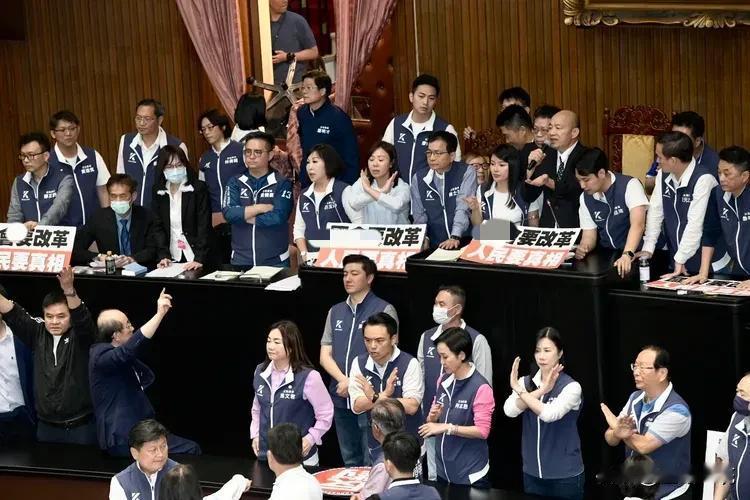 《选罢法》加严迳付二读   国民党团喊：杜绝死人、造假连署

台立院将于16日休