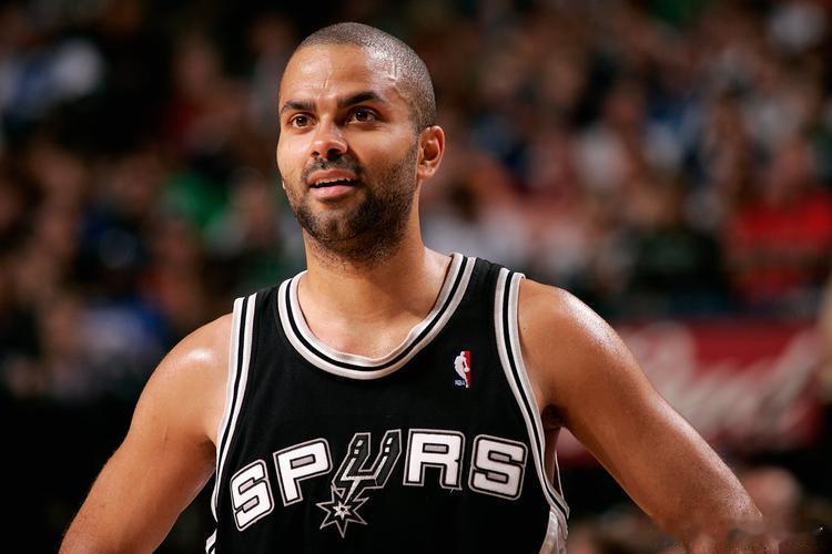 美国体育媒体ESPN在拥有海量NBA视频素材的前提下，却使用AI生成视频，在NB