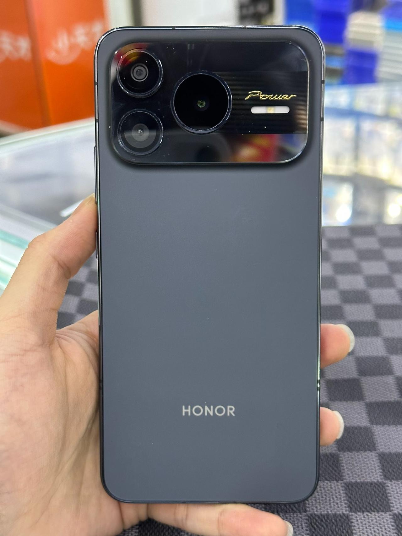 荣耀Power2藏太深，10080mAh大电池+同级性能第一，两千档杀疯了
 