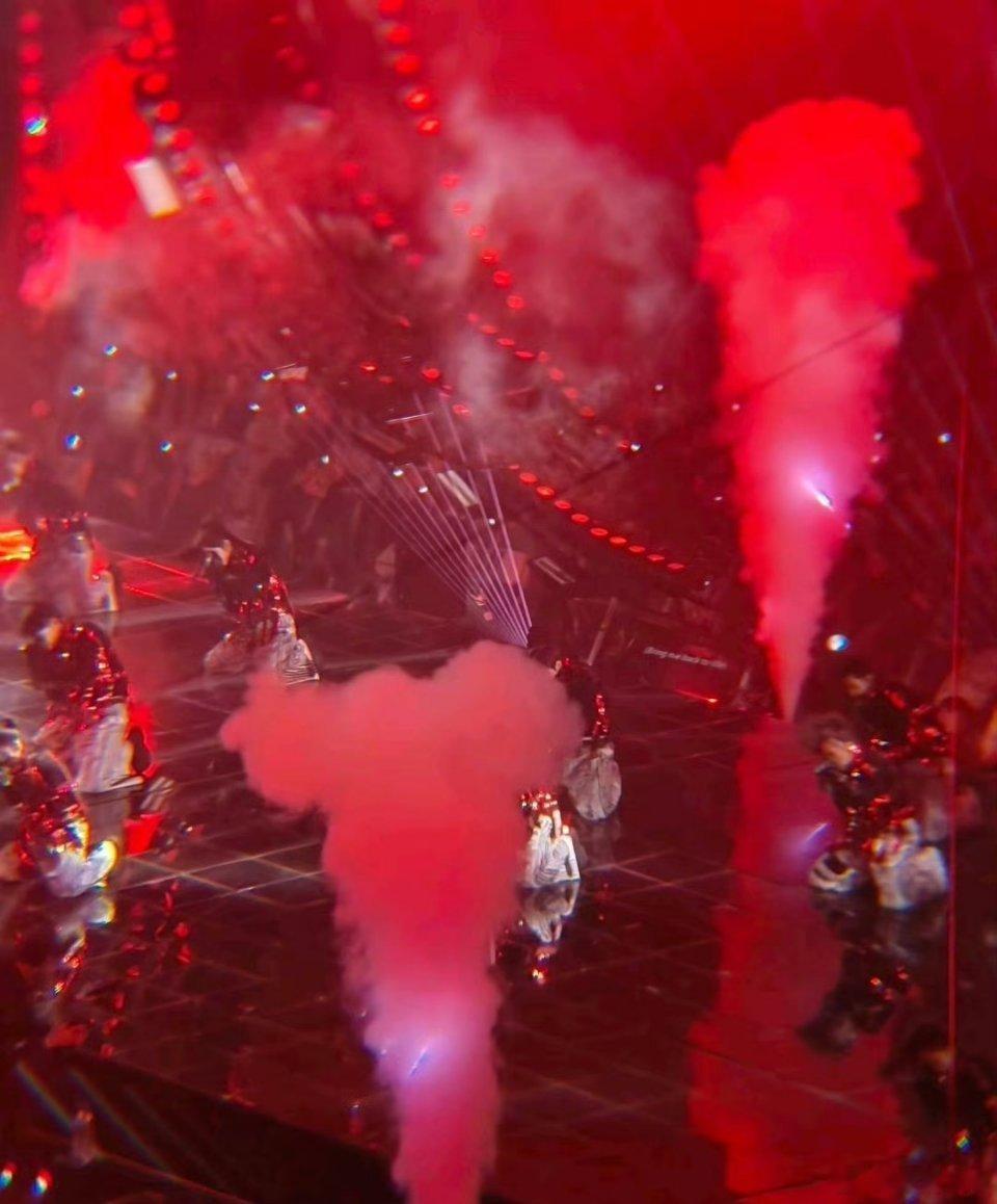 王源演唱会 防狼喷雾哈哈王源本人看了这是什么个热搜