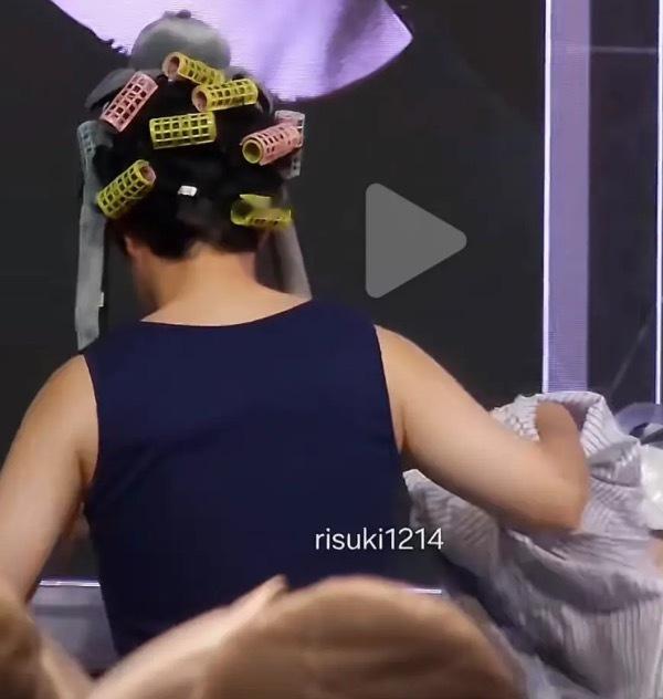 如何看待一个男爱豆的手臂线条和背部仪态 