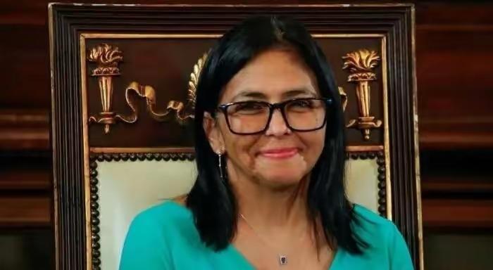 ​如今，委瑞内拉已经发生了翻天覆地的变化，这时候人们看到的却是外交上发生巨大的转