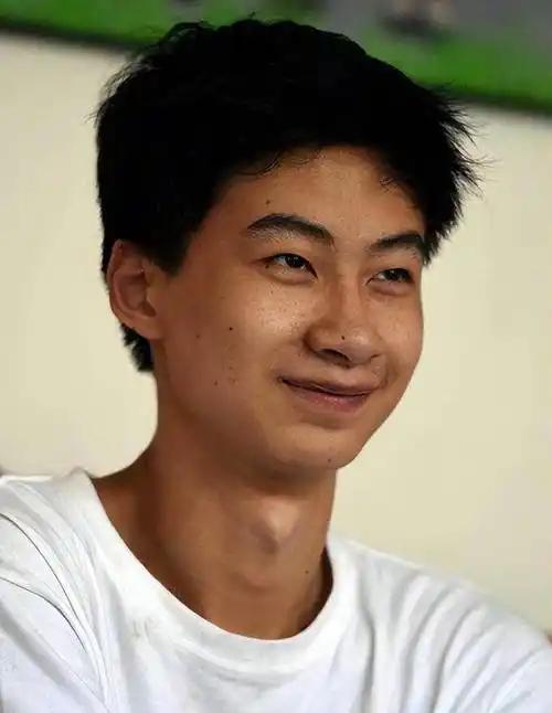 美国关税打压之时，中国又出现了位厉害人物！他就是当年被清华校长亲自上门拜访，如今