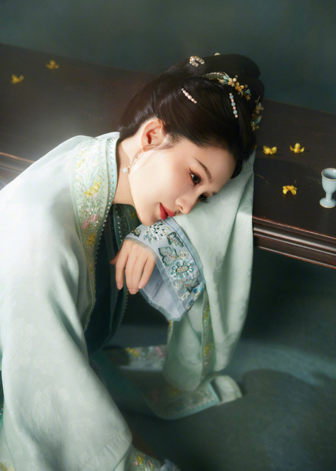 《贺花神》这个节目好多特效和运镜都眼前一亮哎，还有红狼哈哈哈春晚春晚段子大考