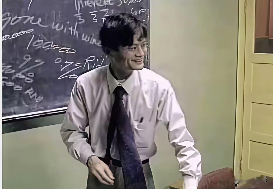 如果马云当年没有创立阿里巴巴，
而是一直在杭州电子科大教书，
以马云的智商和口才