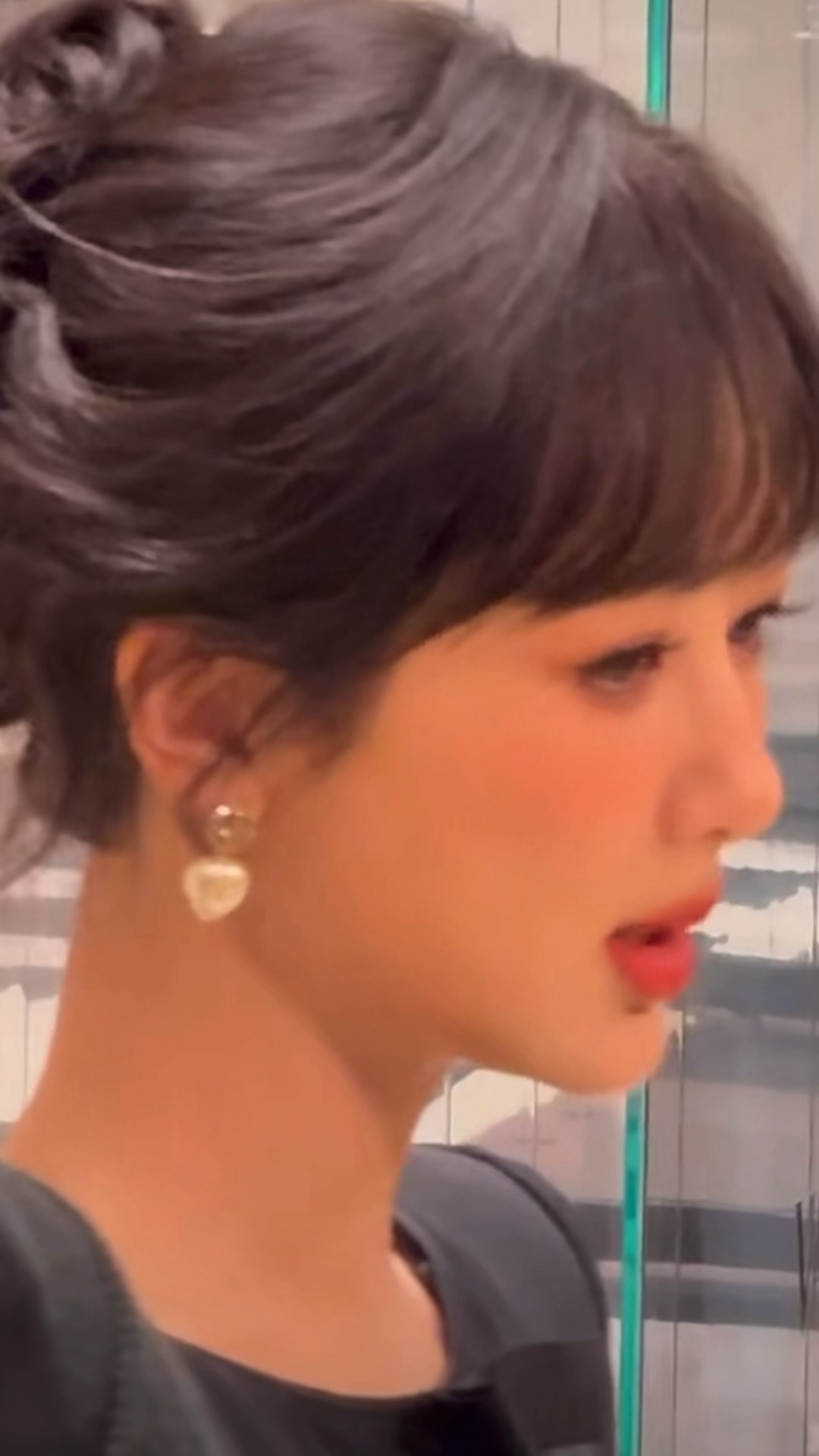 我们紫妹儿又美出新高度了，这个刘海造型好有气质