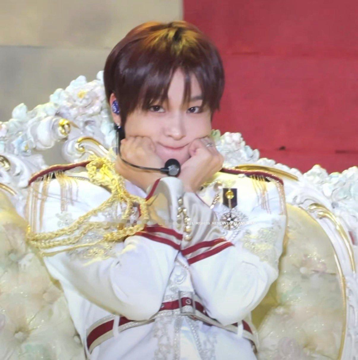 田小噜你给我等着 我要往你的脸颊里塞满瓜子 ​​​