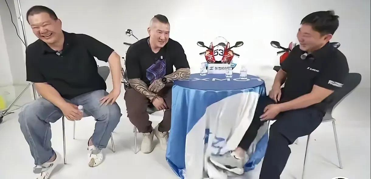 张雪见台湾馆长，不是为了宣传，更不是想卖车，这次就是那么较真
张雪这次接待台湾来