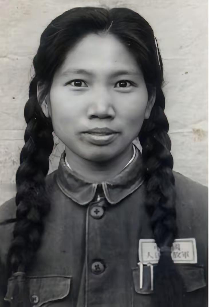 巾帼随军赴朝！湖南女战士李俊建的抗美援朝峥嵘岁月
 
李俊建，湖南人，1950年