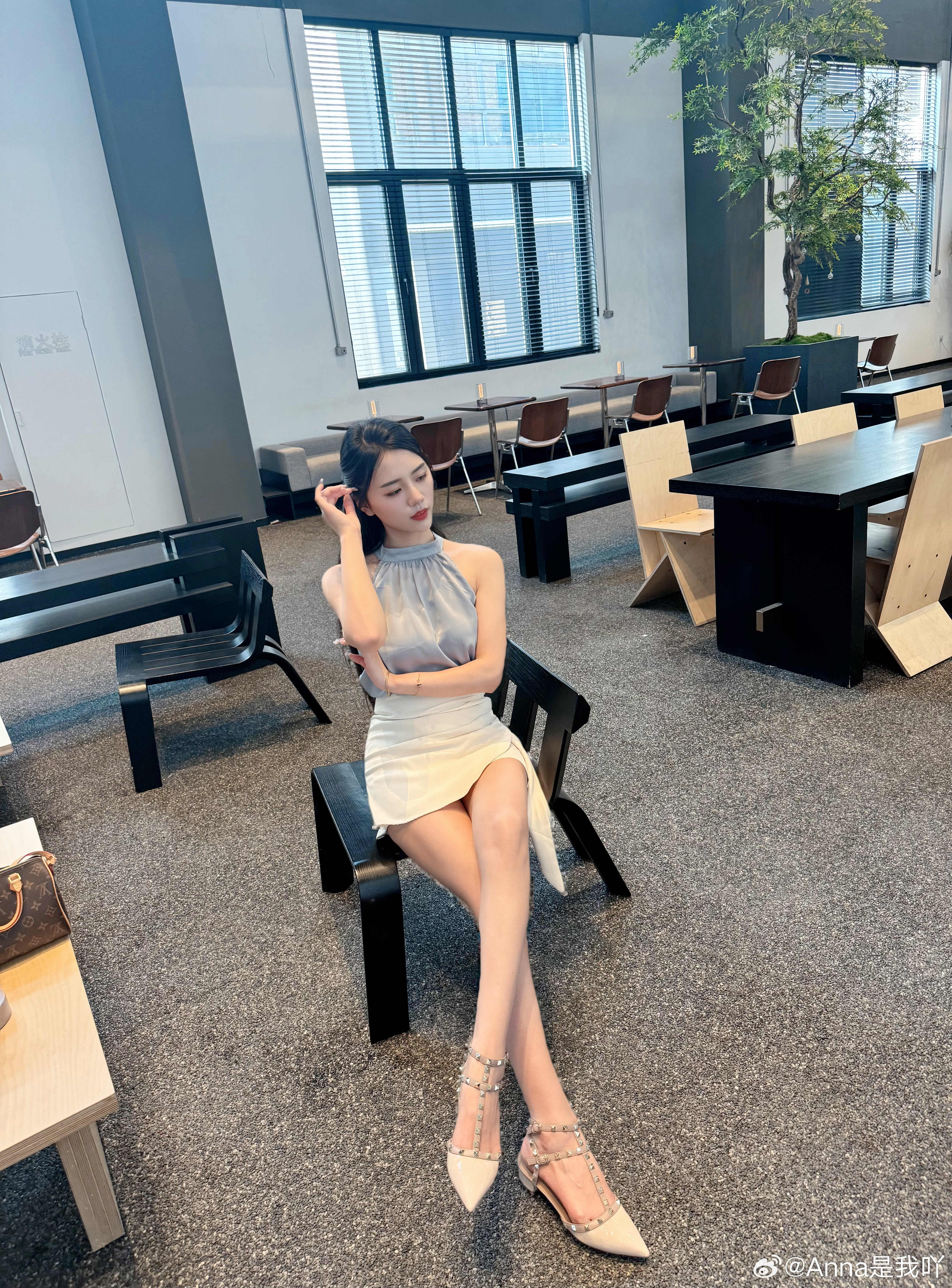 今天不喝咖啡，喝个茶🍵#穿搭##氛围感拍照##打卡##拍照#  ​​​