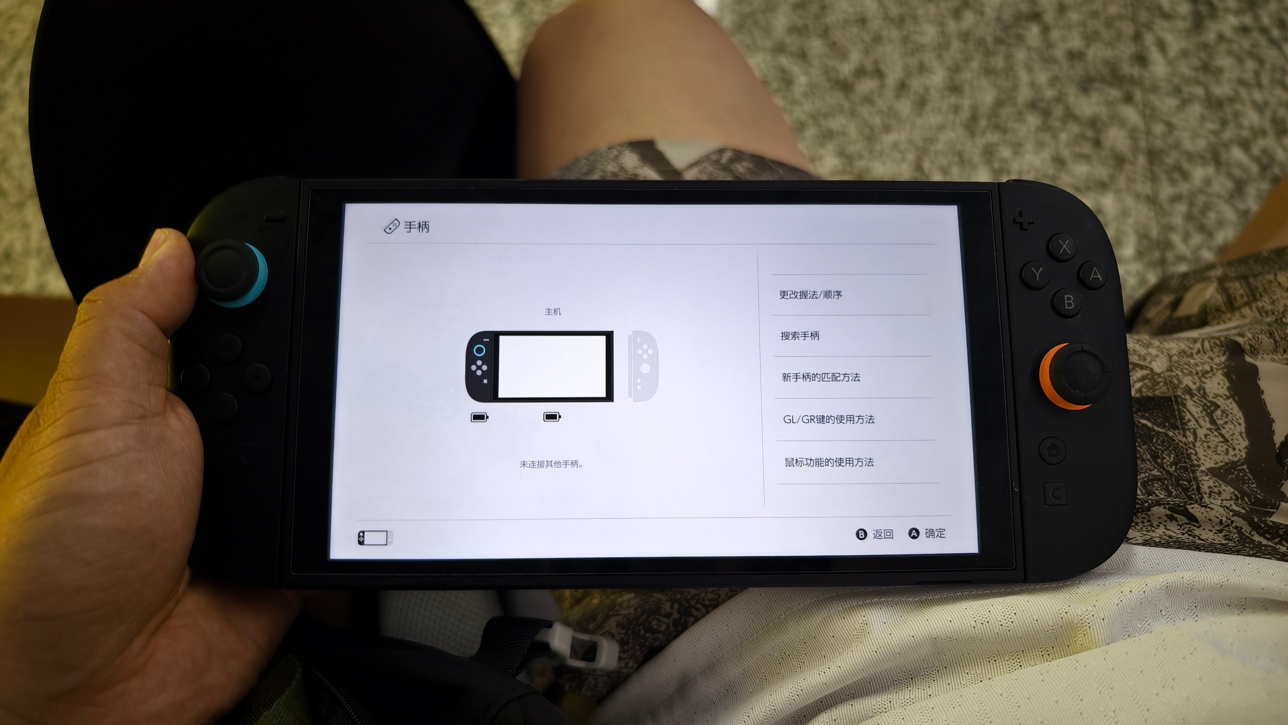 出趟门ns2 joycon坏了一个，耳机丢了一副怎一个惨字了的😟 ​​​