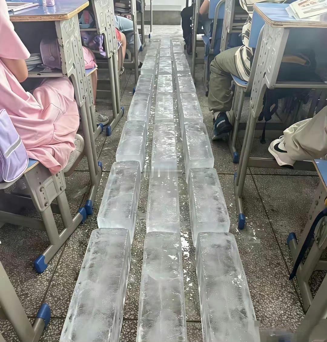 为啥要用冰块降温啊，开空调不比这省钱多了？ ​​​