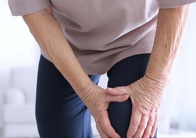 腿脚无力，老抽筋？这2样中药养骨胜过牛奶，腿脚越走越有劲
 
一说到腿脚发软、使