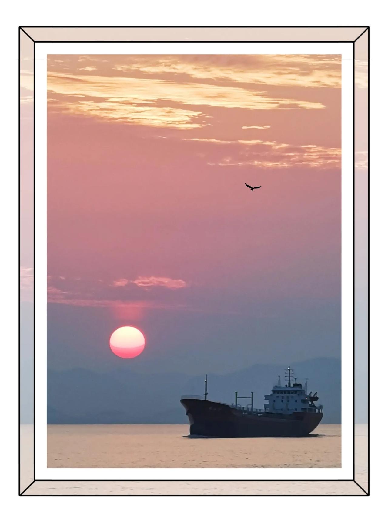 #《瓯江夕阳—温州港》
《温州港》，地处浙江沿海黄金海岸线中部，是千年之港，94