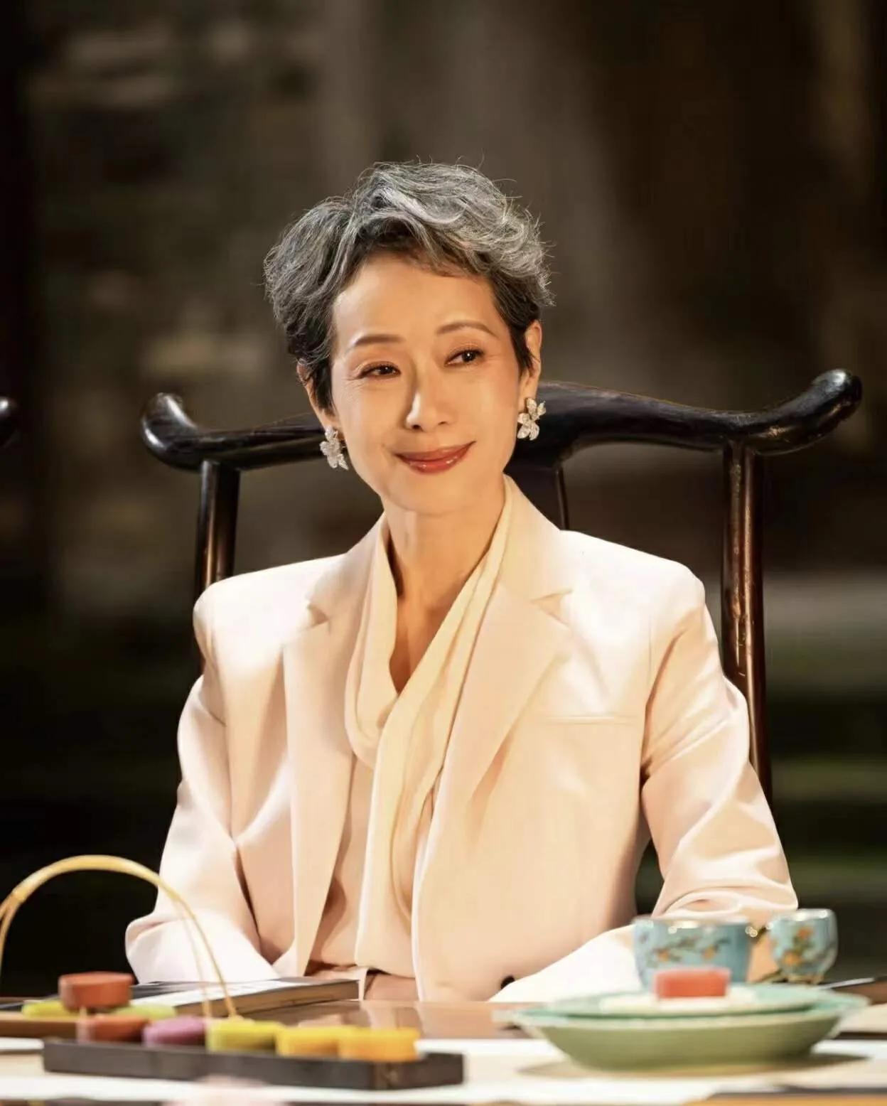 为什么说叶童老师才是真正的情感大师

最近，在浪姐的舞台上，大家在吃饭间隙，蒋一
