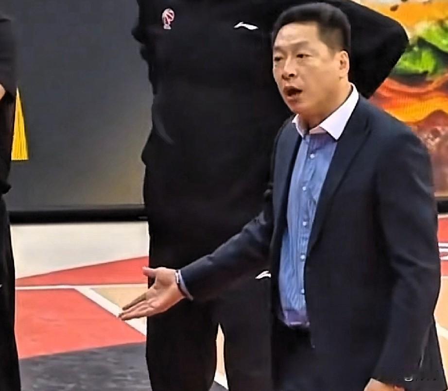 实话实说，如果郭士强离开中国男篮，我觉得最有资格执掌帅印的应该是李春江，无论是能