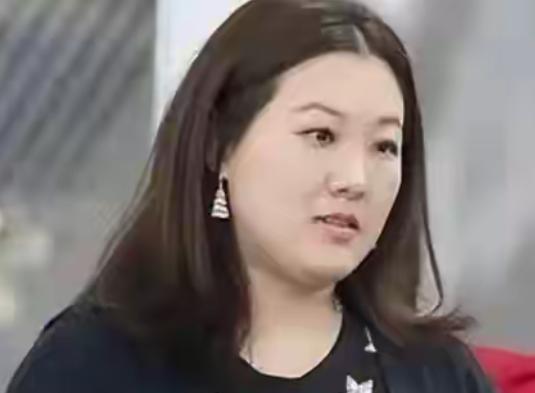 伏明霞：丈夫已是七旬老人儿子才满20，嫁给百亿富翁，她后悔了吗​
娱乐