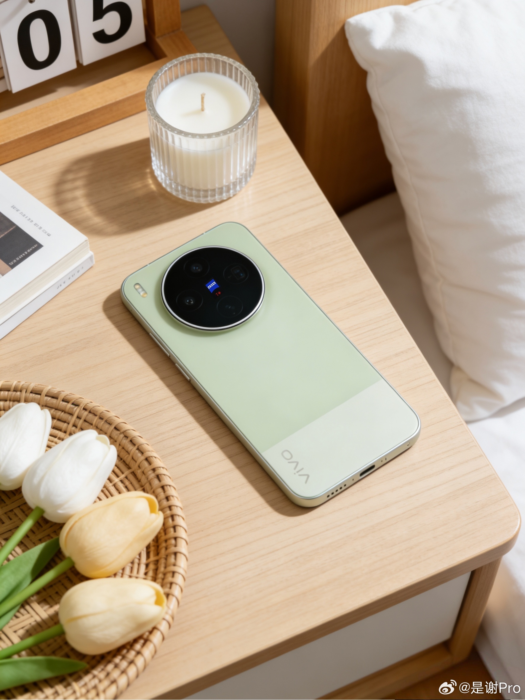 vivo X300s超能小V单 胶片绿，拼接的设计很高级，很适合春天的颜色 深圳