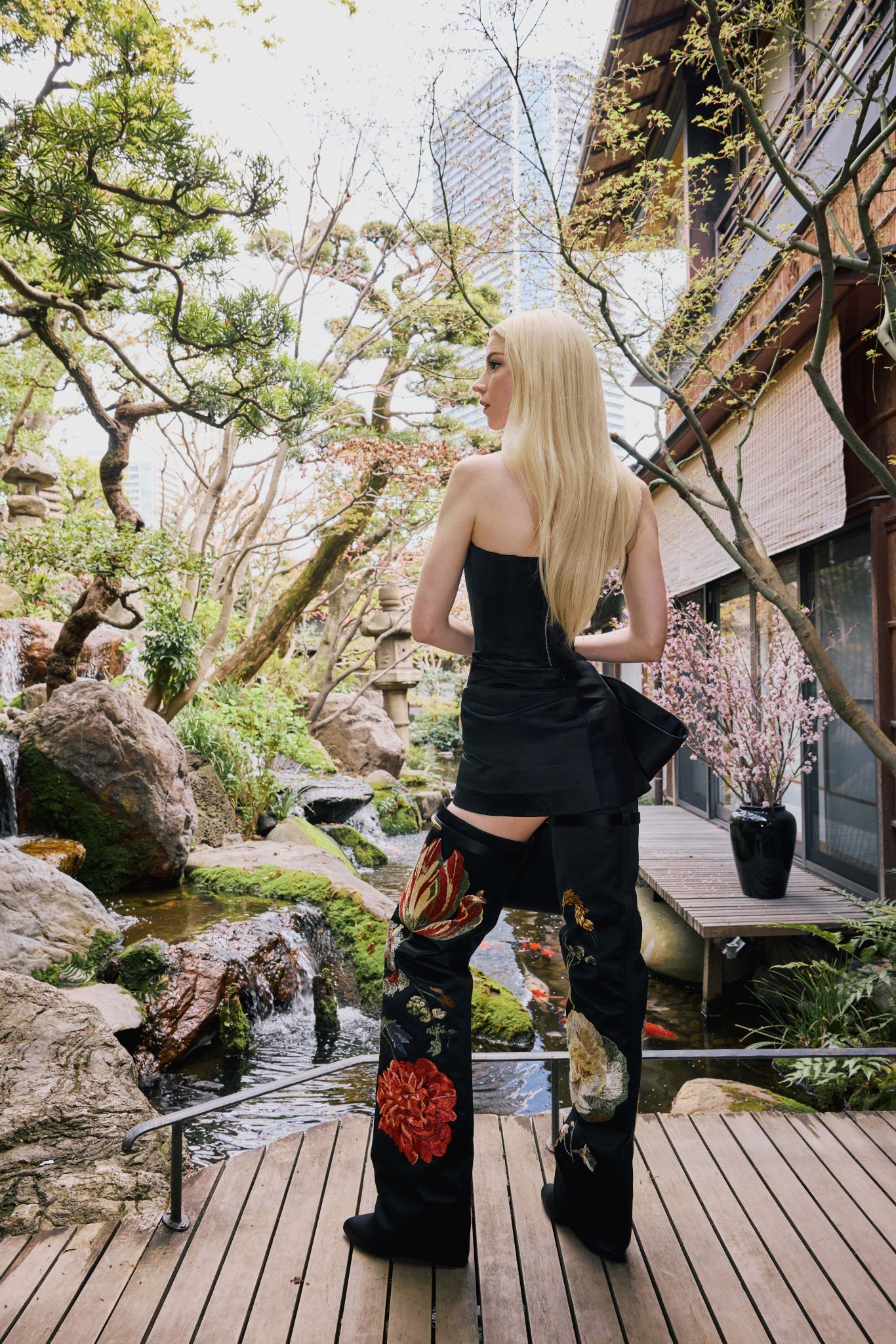 安雅·泰勒-乔伊在日本宣传《超级马力欧银河大电影》的最新照片 